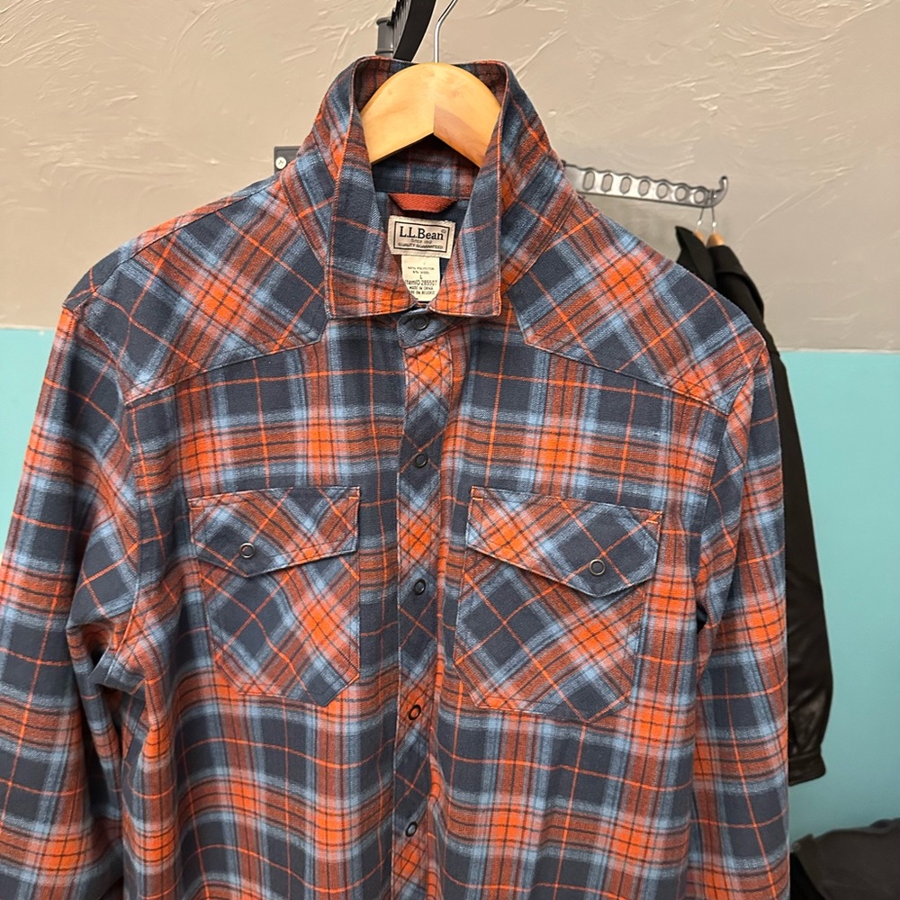 LL BEAN signature line shirt modern fitted cut